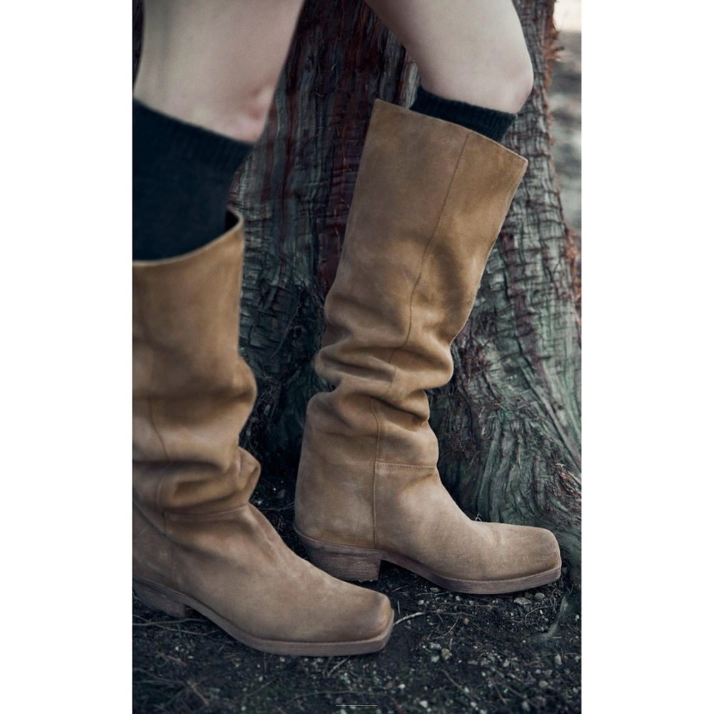 WIDE SHAFT SUEDE BOOTS
